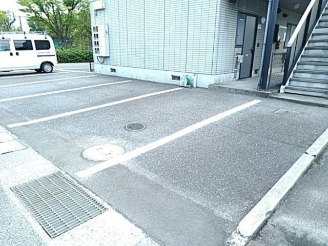 ハイム スバルの駐車場