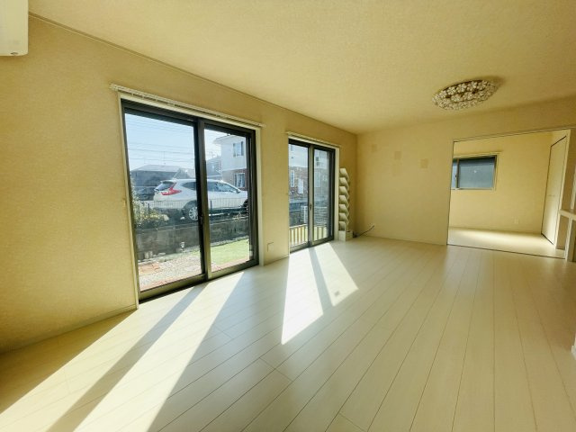 【居間・リビング】 | 滑川町月の輪5丁目　中古戸建