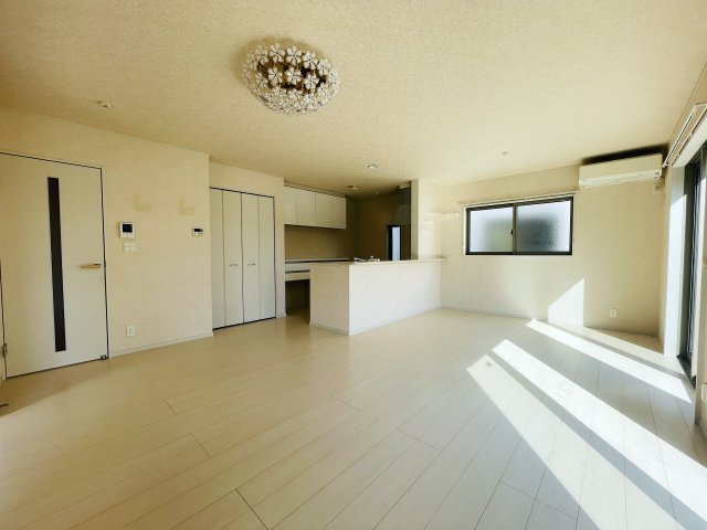 【居間・リビング】 | 滑川町月の輪5丁目　中古戸建