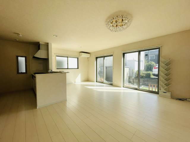 【居間・リビング】 | 滑川町月の輪5丁目　中古戸建