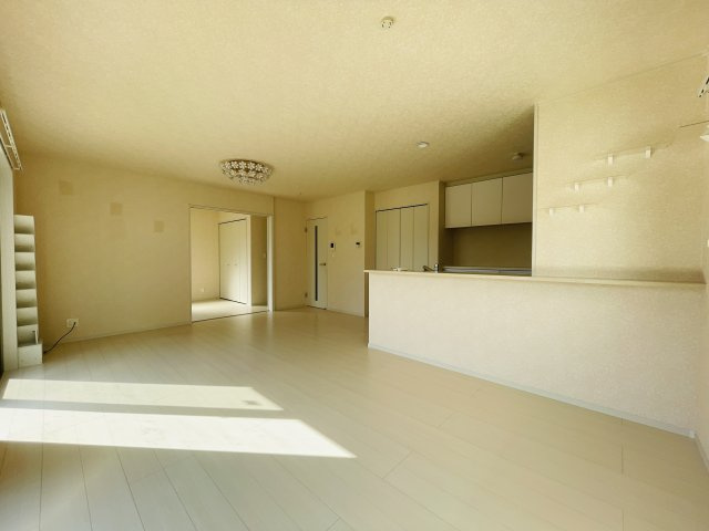 【居間・リビング】 | 滑川町月の輪5丁目　中古戸建