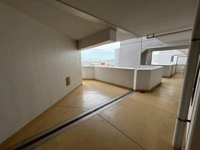 サンシャイン西条の居間・リビング