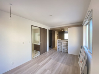 【洋室】 | Same sky