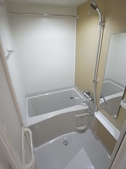 ファーストフィオーレ神戸駅前の浴室