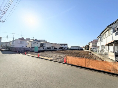 【周辺】 | 【仲介手数料１６０万円～１９０万円が無料！】■１１区画（４，５９０万円～５，５９０万円） | 【お得な諸費用サービスキャンペーン中！】
詳細は「物件概要」の「諸費用」欄をご確認下さい
■全１１区画
■お好きなハウスメーカーで建築可能
■各ハウスメーカーを少しお安くご紹介可能
■間取図作成が無料