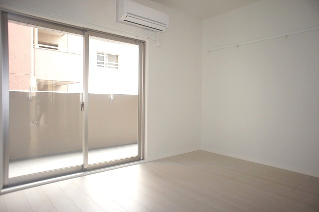 新品家具付きマンション西中洲12A(KaGood福岡)の居間・リビング