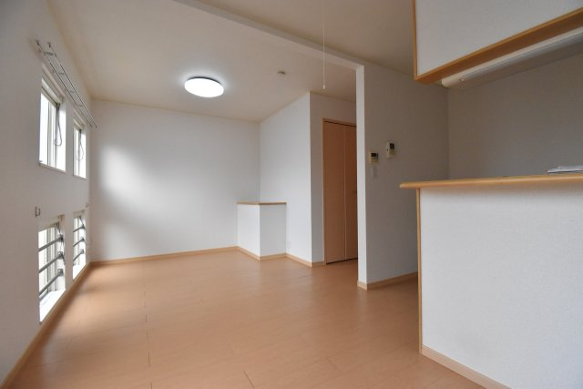 サニークレールA棟の居間・リビング