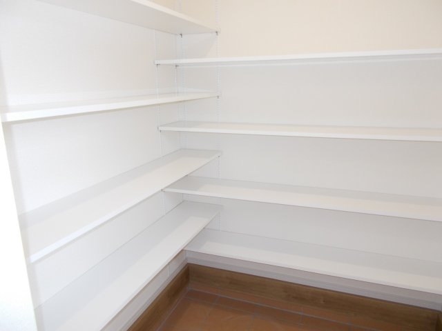 リーブルガーデンＳ第13渋川八木原　5号棟の収納|大型シューズインクロークが標準装備！キャンプ用品など趣味の道具の収納にいかがでしょうか。