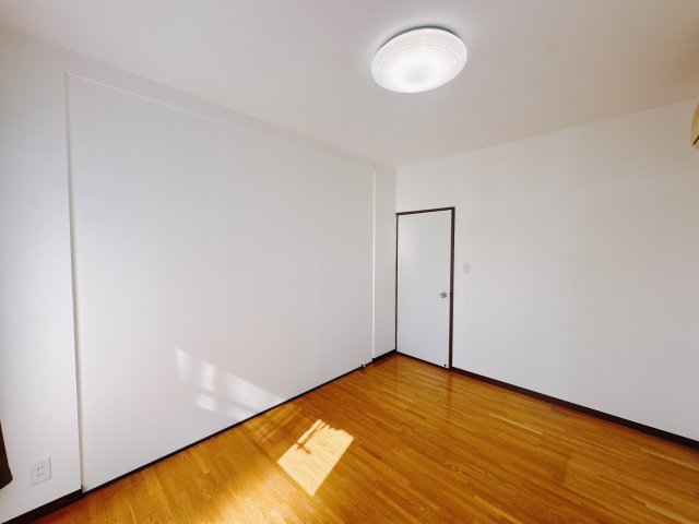 【中古戸建】前橋市山王町1丁目の洋室|■2階洋室｜ナチュラルカラーの床です。模様替えなどとても楽しく工夫できます♪陽当たり、風通しもとても良いので毎日快適な生活スタートです！子供部屋にも良いですね♪