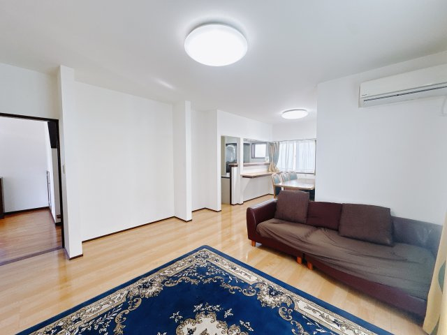 【中古戸建】前橋市山王町1丁目の居間・リビング|■リビング｜家族でゆったりくつろげる、居心地の良いリビング♪賃貸と違って、テレビや音楽の音を気にしなくて良いことが嬉しいですね(*＾＾*)