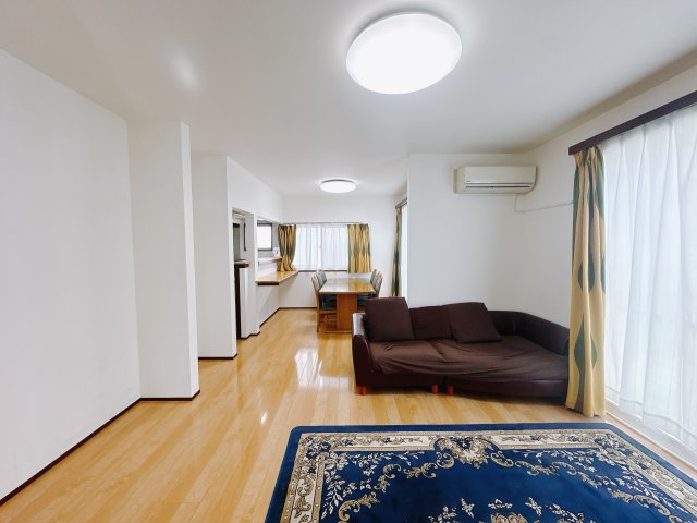 【中古戸建】前橋市山王町1丁目の居間・リビング|■リビング｜大きい窓からあたたかいたっぷりの光が入ります♪開放的な空間で毎日をもっと快適に♪