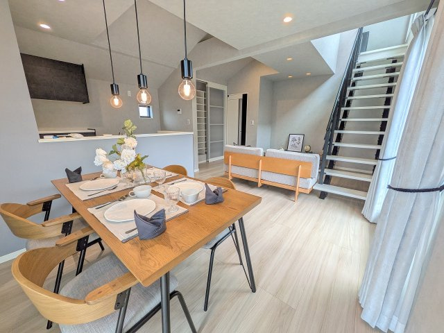 八王子市　楢原町　新築一戸建ての居間・リビング|～プライバシー性に優れた2階LDKの間取り～