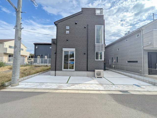 八王子市　楢原町　新築一戸建ての前面道路含む現地写真|～西側5ｍ道路に面しています～