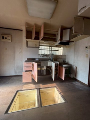 【キッチン】 | 千葉県柏市増尾七丁目 中古戸建 | 床下収納つき