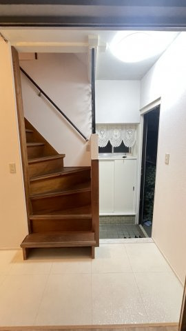 【玄関】 | 古ヶ崎二丁目一戸建 | ゆったりとした玄関です