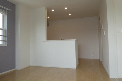 【居間・リビング】 | ＣＲＯＷＤ真備Ⅱ | ダイニング