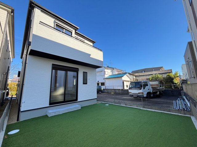 名東区香流8期｜名古屋市の戸建ならホームアップの庭|お子さまの水遊びやガーデニングが楽しめるお庭