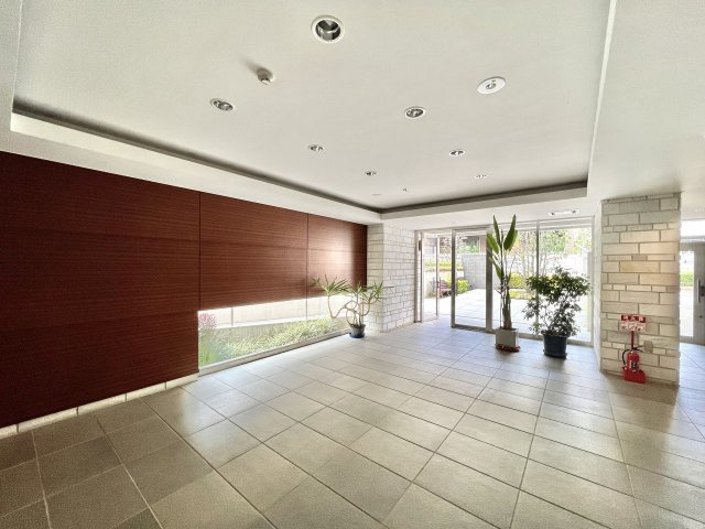 コートアリオンのエントランス|共用部オートロックあり♪