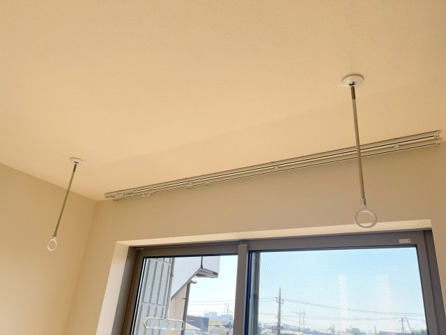 イーリスの設備|★雨の日も安心な室内物干し★