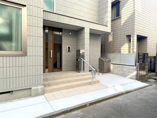 イーリスのエントランス|★オートロック★