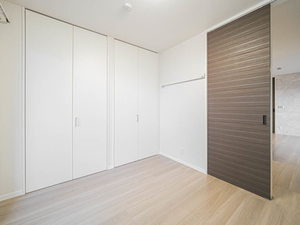 サウザンド和泉の洋室|使い勝手のいい洋室です