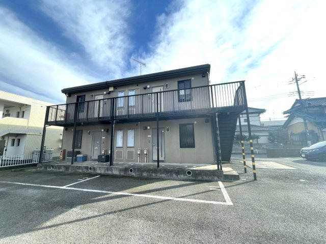 メゾンミレニアムの駐車場