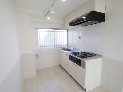 【キッチン】 | グリーンパークみその | キッチン横に窓あり