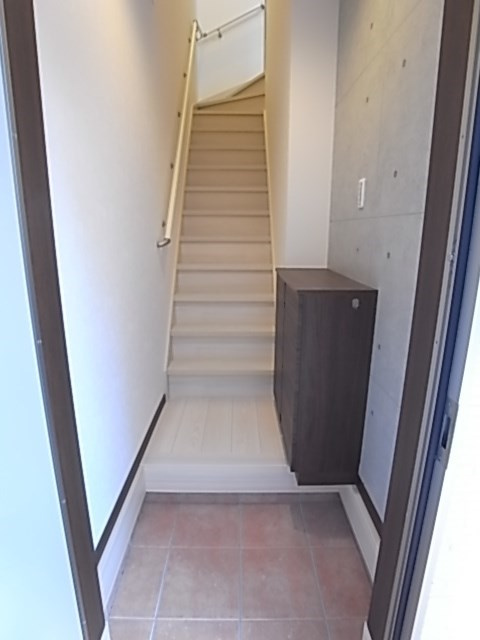 CROUD甲子園里中町の玄関