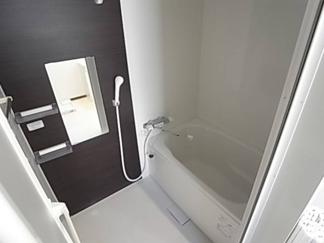 CROUD甲子園里中町の浴室