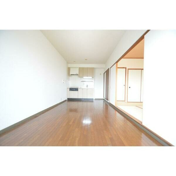 光明池サニーハイツの居間・リビング|使いやすい居間です