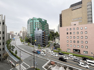 【展望】 | 眼前に広がる空の雄大さと、このお部屋の自慢の一つである「眺望」をご覧ください。毎日、この景色を独り占めできる新生活に夢が広がります。～即日のご見学可能～　お問合せはお気軽にどうぞ。
