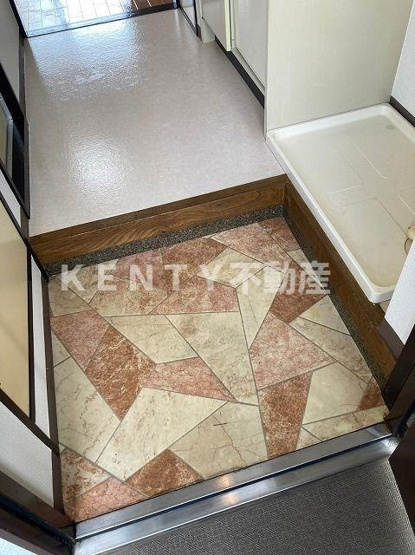 【玄関】 | ブリス南馬込 | 収納もある玄関です