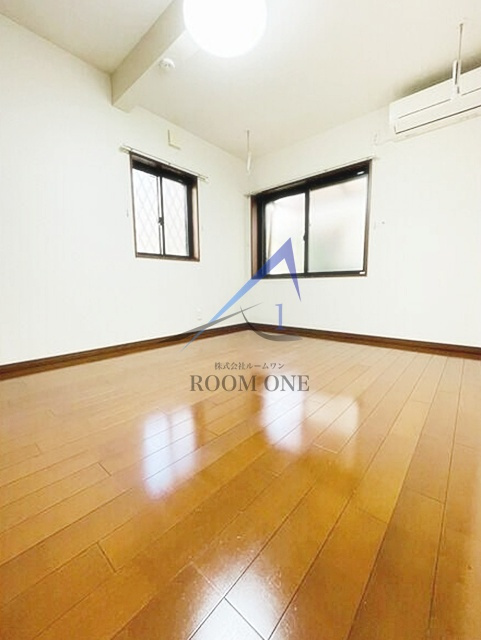 メゾン・ド・ＮＡＫＡＭＵＲＡの居間・リビング|洋室のお部屋です。