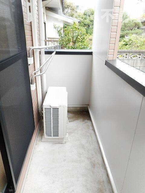 リュエルのバルコニー|外からの目が気にならないバルコニーで洗濯物が干せます