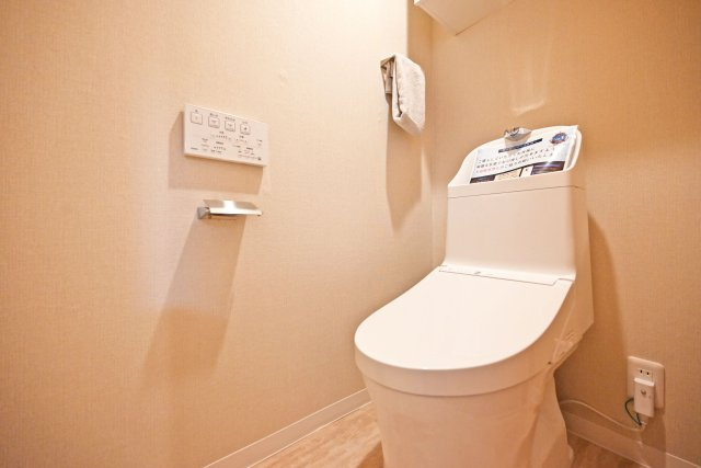 パレ武庫川プルミエールⅢ2号棟のトイレ|1階トイレの内観写真です。ウォッシュトイレを導入しています。