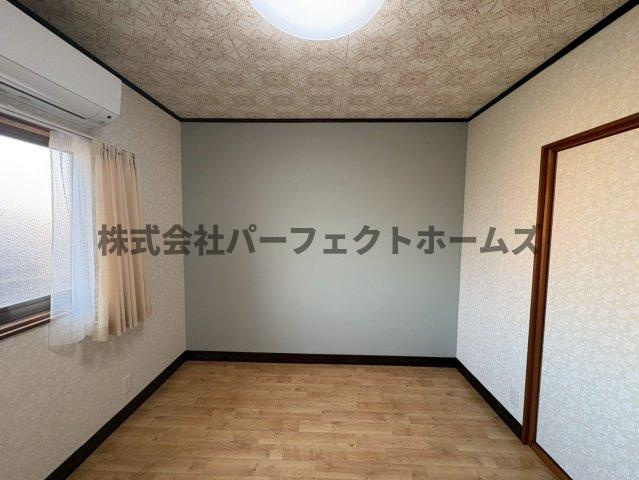 枚方市藤田町戸建　賃貸の居間・リビング|ゆったり過ごせる居間です