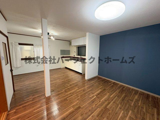 枚方市藤田町戸建　賃貸の居間・リビング|ゆったりとした居間です