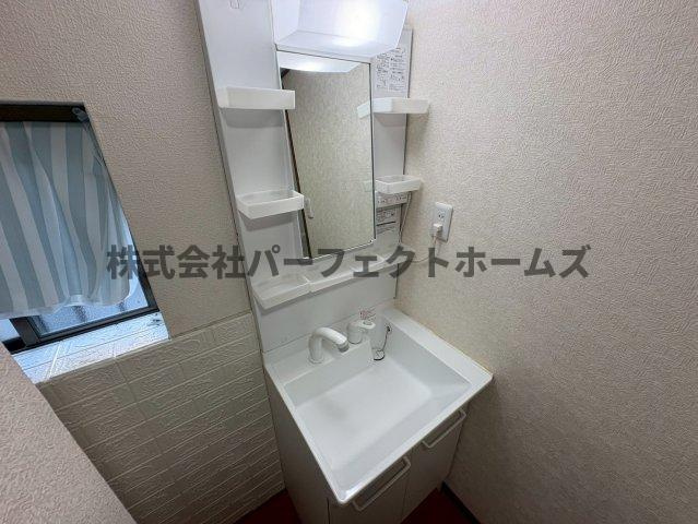 枚方市藤田町戸建　賃貸の洗面所|スペースが確保できる洗面所です