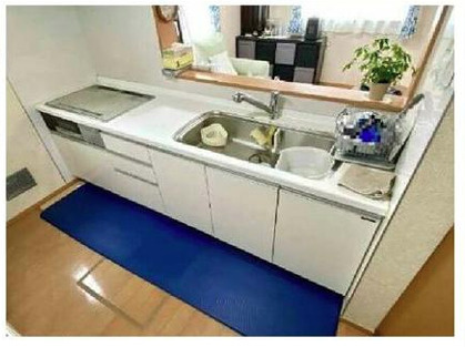 富士見市羽沢１丁目の中古一戸建のキッチン|太陽光パネル付きで、キッチンはIHです。