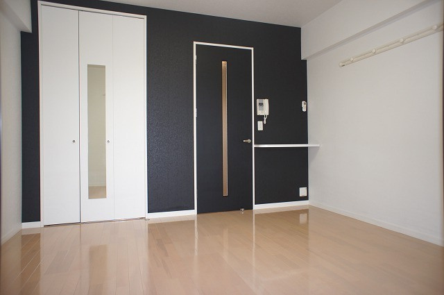 新品家具付きマンション御供所町3(KaGood福岡)の居間・リビング