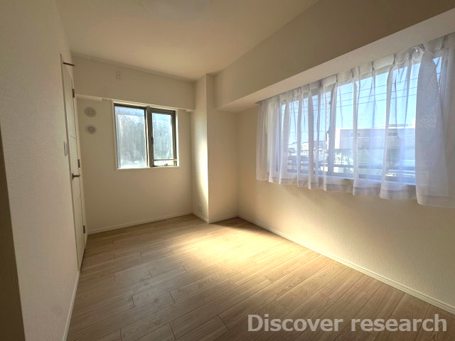 ルネ ファンタグラーレ府中是政の洋室