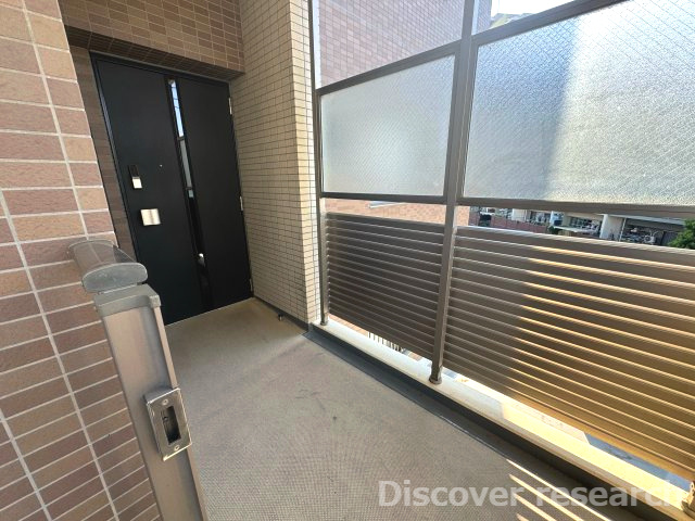 ルネ ファンタグラーレ府中是政の玄関