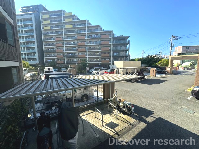 ルネ ファンタグラーレ府中是政の駐車場