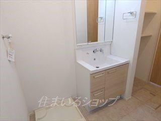 広島市安佐北区口田南１丁目のアパートの洗面所|三面鏡付きシャンプードレッサー