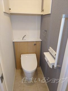 広島市安佐北区口田南１丁目のアパートのトイレ|シャワートイレ・手すり・収納あり