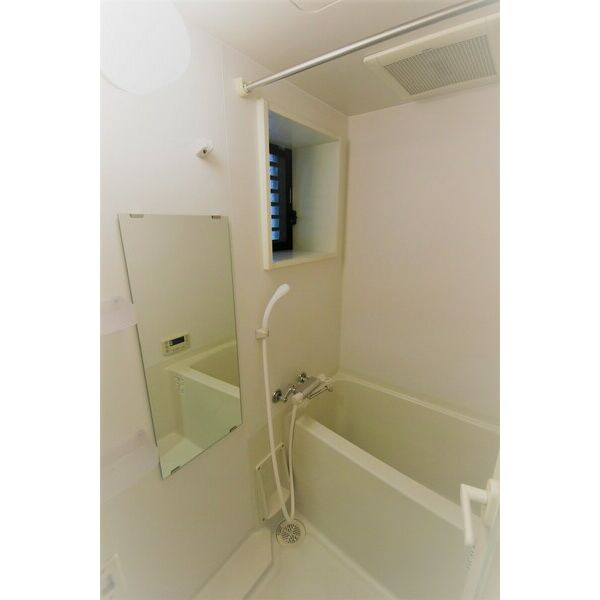 BSレジデンス栄(旧グランルージュ栄)の浴室