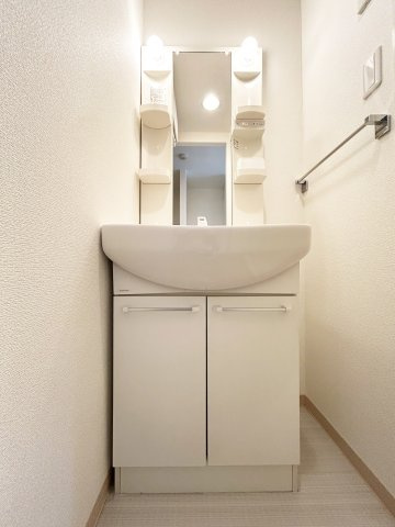 BSレジデンス栄(旧グランルージュ栄)の洗面所|類似です