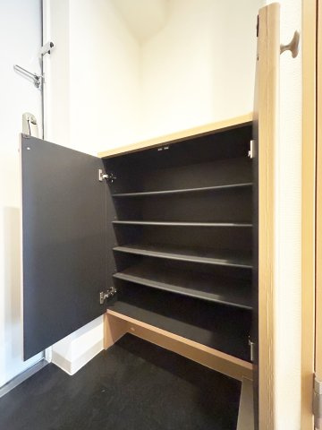 BSレジデンス栄(旧グランルージュ栄)の玄関|類似です