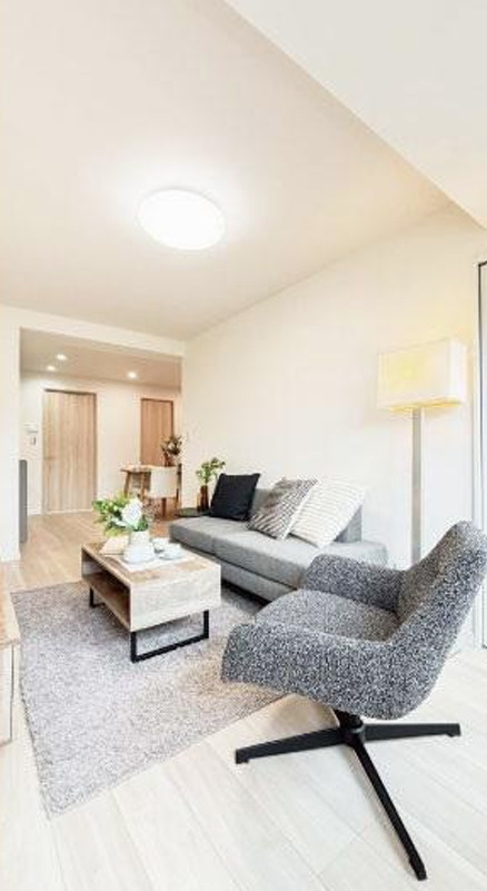 ライオンズマンション富士見台の居間・リビング|ホワイト基調で明るいさわやかなお部屋