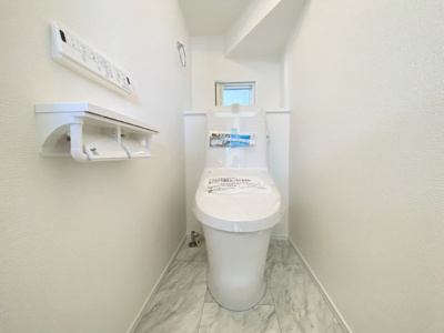 【トイレ】 | 八重瀬町東風平Ⅲ（全2棟） | ※同施工会社写真です　